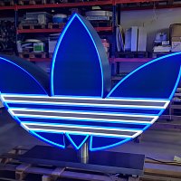 Logo adidas