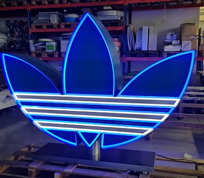 Logo adidas